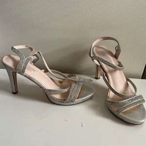 De Blossom Collection rhinestone sandal heels size 8.5